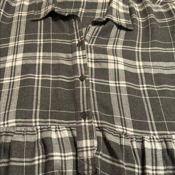 Plaid Button-Up Women's Top - Picture 6 of 7